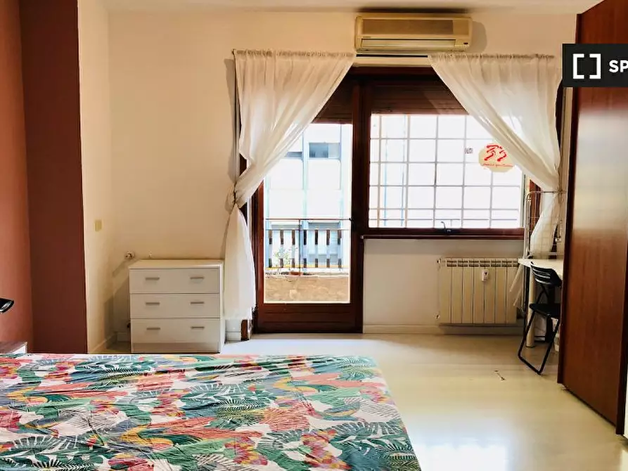 Immagine 6 di Camera condivisa in affitto  in Via Edoardo Jenner, 00151 Roma RM, Italy a Roma