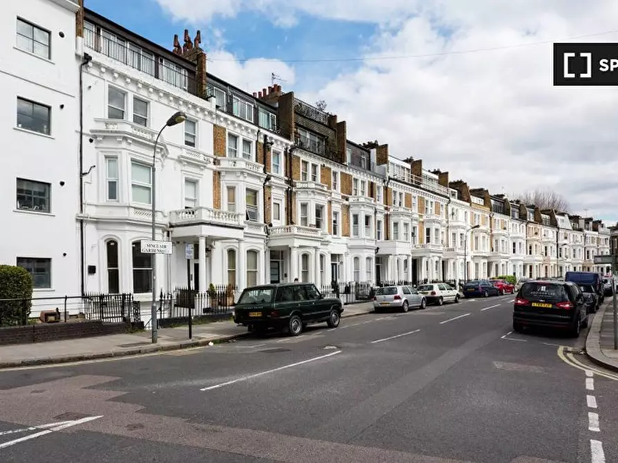 Immagine 11 di Appartamento in affitto  in Flat Sinclair Gardens a Hammersmith