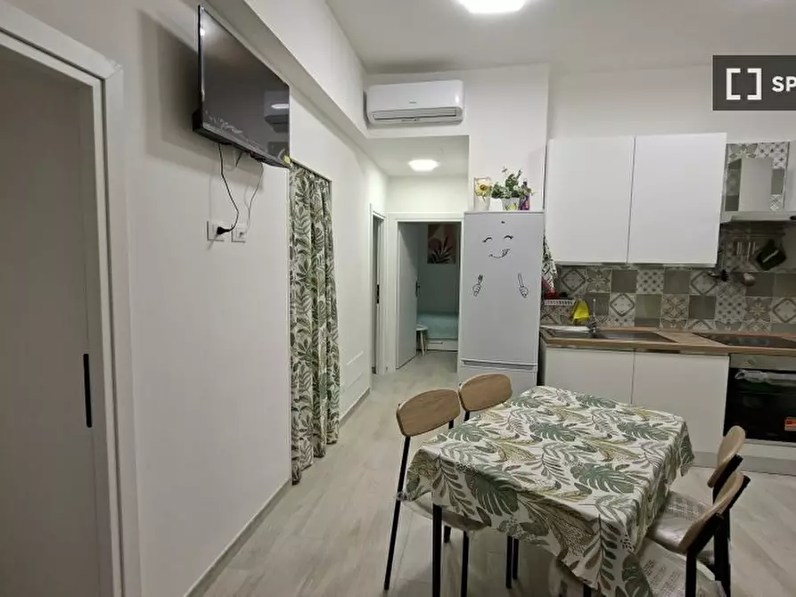 Immagine 8 di Camera condivisa in affitto  in Via Publio Valerio a Roma