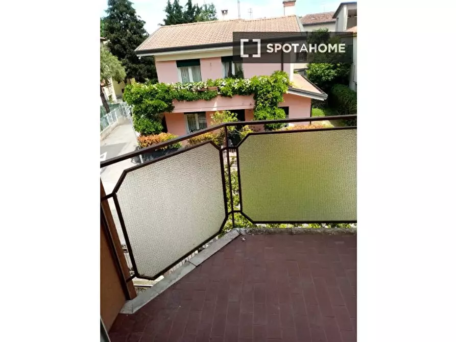 Immagine 8 di Camera condivisa in affitto  in Via Zara a Padova