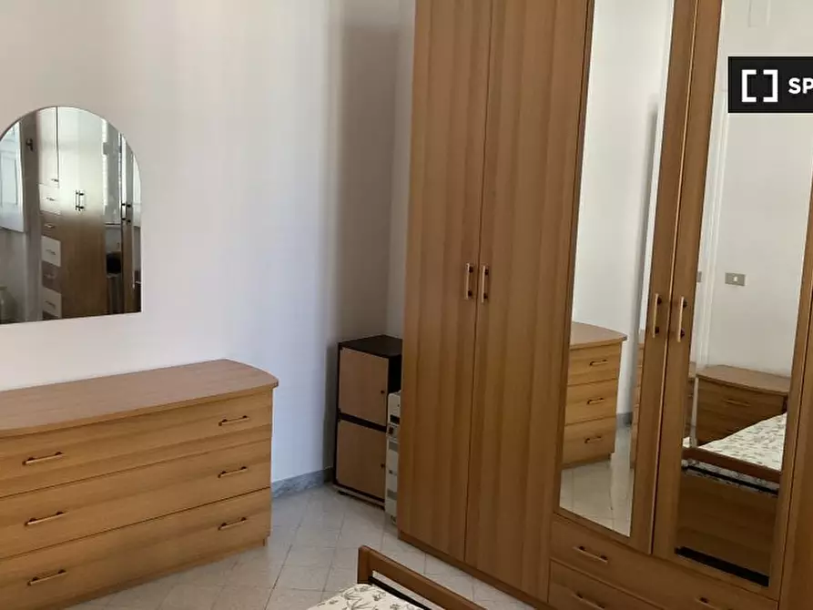 Immagine 5 di Camera condivisa in affitto  in Via Carminiello Al Mercato a Napoli