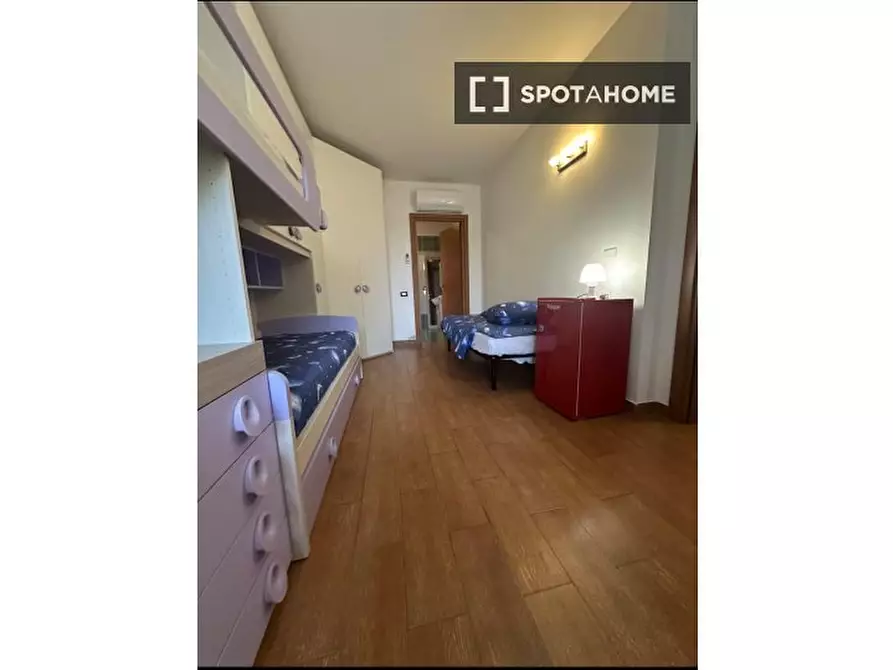 Immagine 11 di Camera condivisa in affitto  in Via delle Querce a Alagna