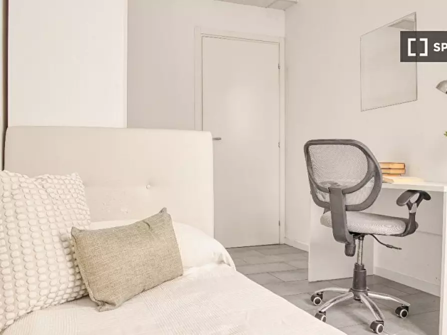 Immagine 1 di Camera condivisa in affitto  in Via Felice Casati a Milano