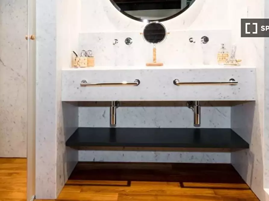 Immagine 17 di Appartamento in affitto  in Via Monte Napoleone a Milano