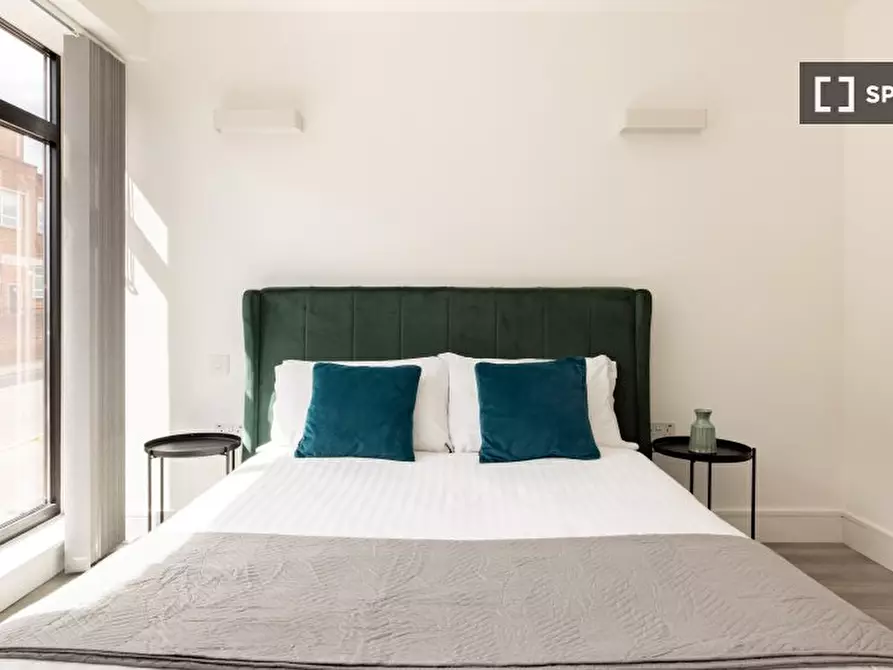 Immagine 2 di Appartamento in affitto  in Harlequin Ave a Hounslow
