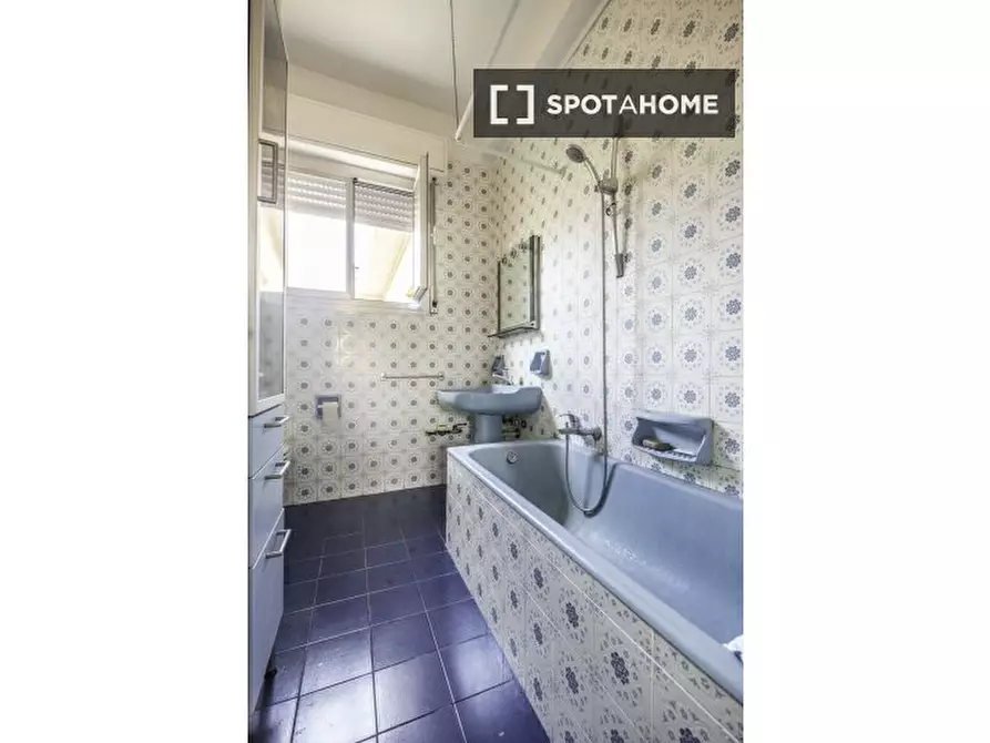 Immagine 13 di Camera condivisa in affitto  in Via Donato Creti a Bologna