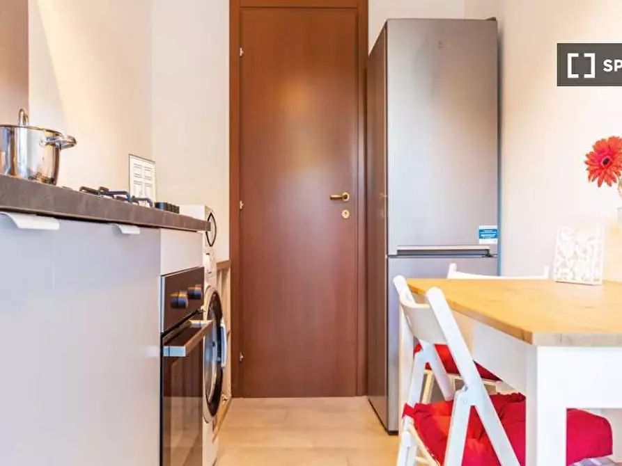 Immagine 12 di Camera condivisa in affitto  in Via Fiume delle Perle a Roma