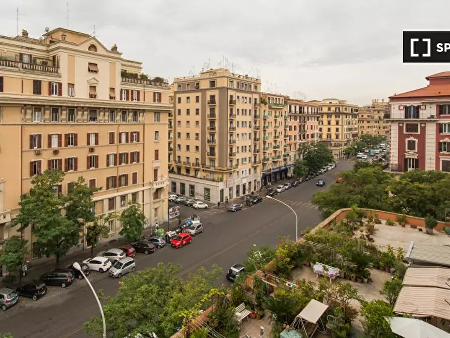 Immagine 5 di Camera condivisa in affitto  in Via Monza a Roma