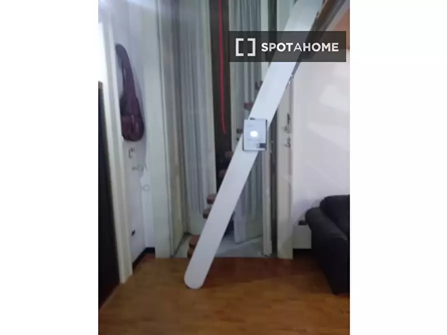 Immagine 8 di Camera condivisa in affitto  in Via Ventaglieri a Napoli