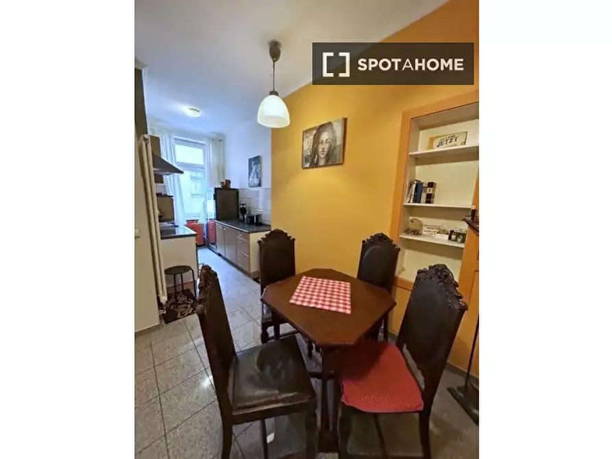 Immagine 17 di Camera condivisa in affitto  in Via Alberico II a Roma