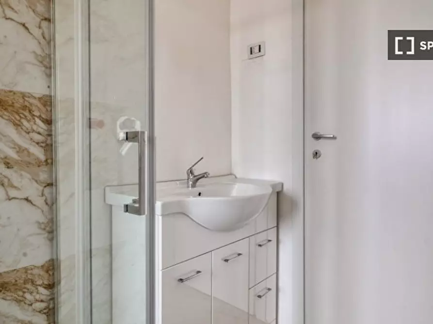 Immagine 9 di Camera condivisa in affitto  in Via Vigevano a Milano