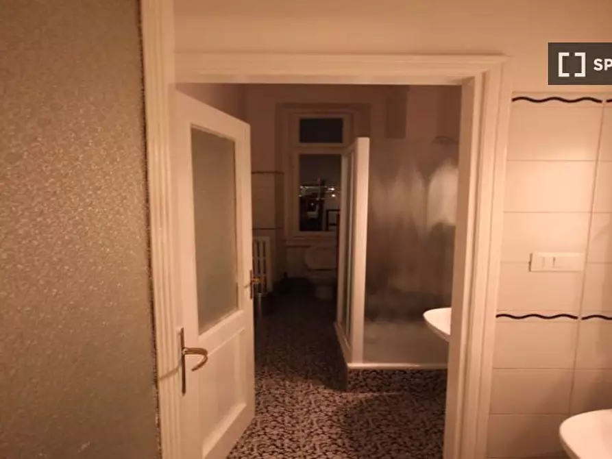 Immagine 15 di Camera condivisa in affitto  in Viale Sondrio a Milano