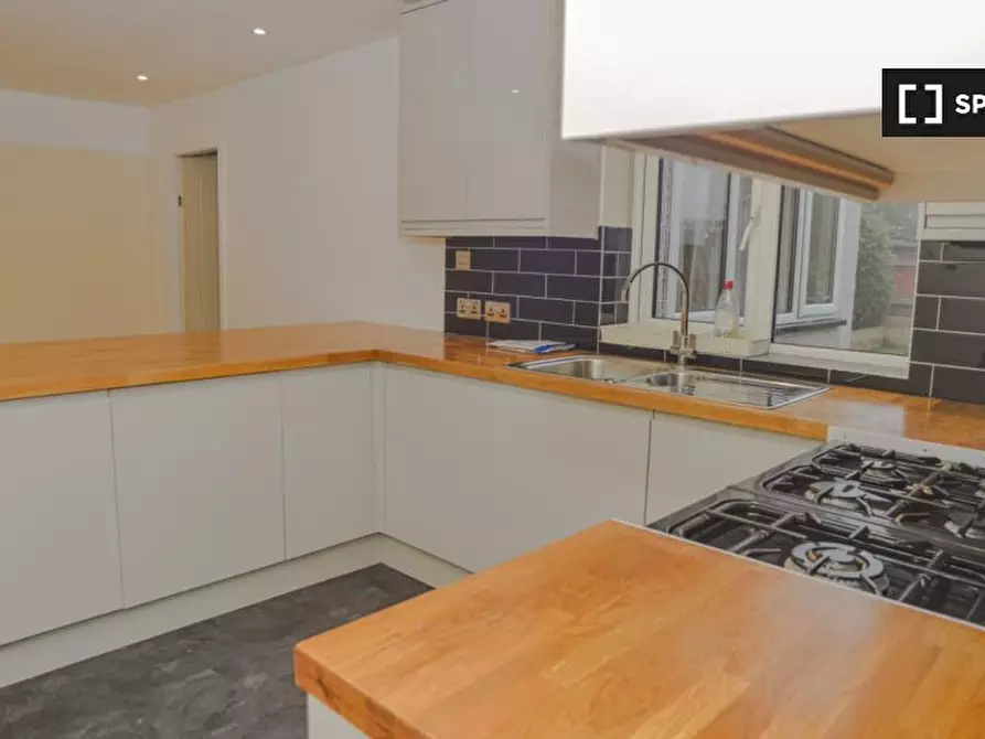 Immagine 3 di Camera condivisa in affitto  in CIRCLE GARDEN a Merton