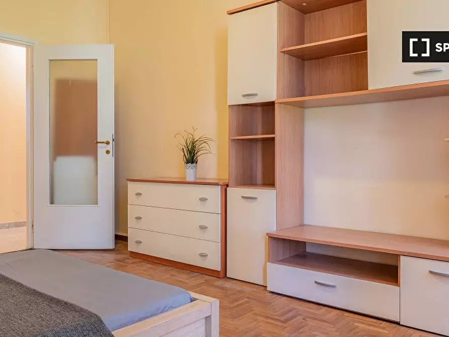 Immagine 19 di Camera condivisa in affitto  in Via Lorenteggio a Milano