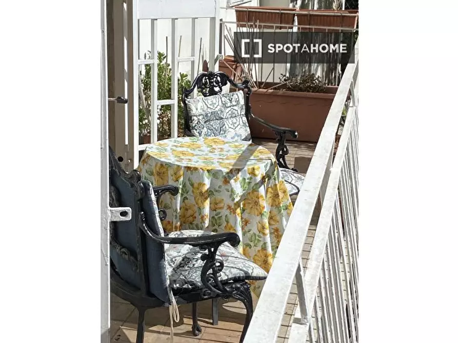 Immagine 4 di Camera condivisa in affitto  in Via Posillipo a Napoli