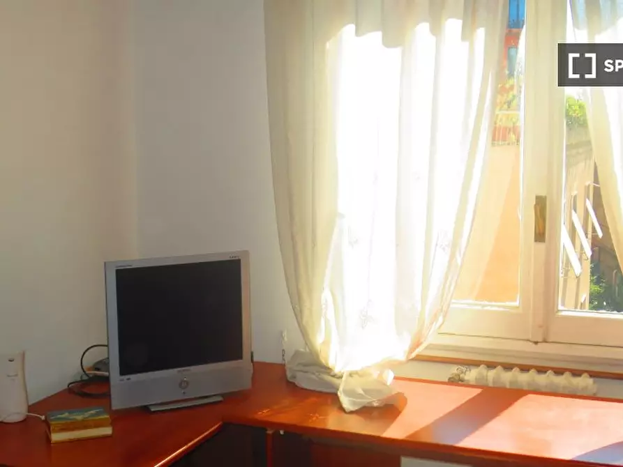 Immagine 2 di Camera condivisa in affitto  in Via Appiano a Roma