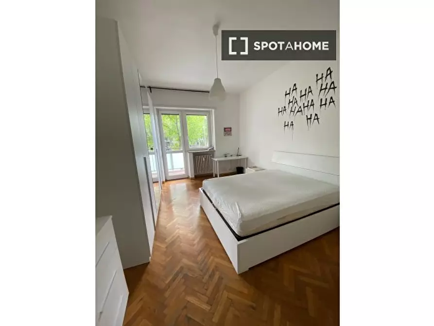 Immagine 2 di Camera condivisa in affitto  in Corso Alessandro Tassoni a Torino