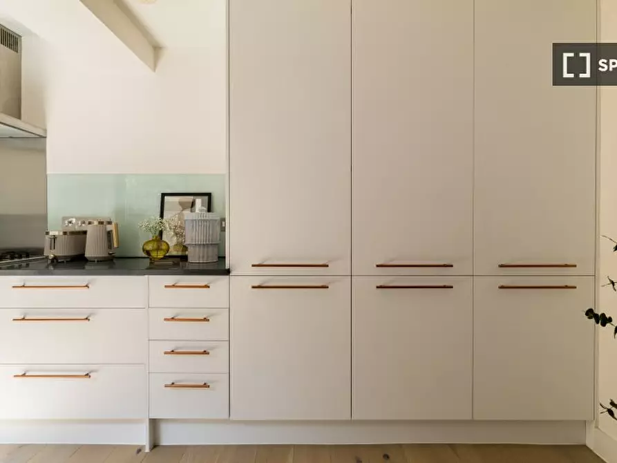 Immagine 12 di Appartamento in affitto  in Basing Street a Kensington