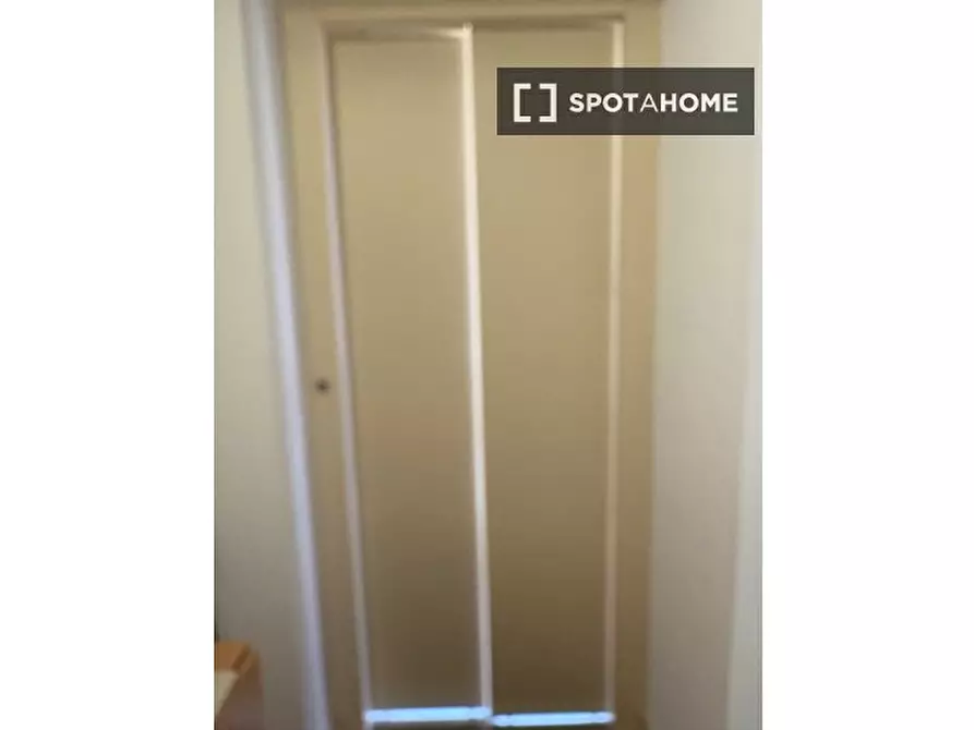 Immagine 6 di Camera condivisa in affitto  in Via dell'Agro Curziano a Roma