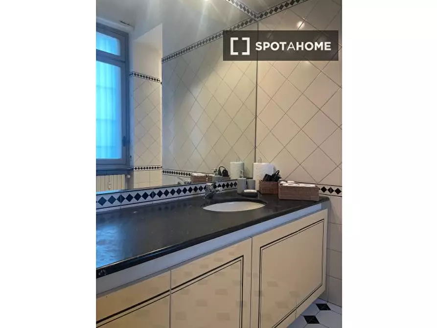 Immagine 19 di Camera condivisa in affitto  in Corso Cairoli a Torino