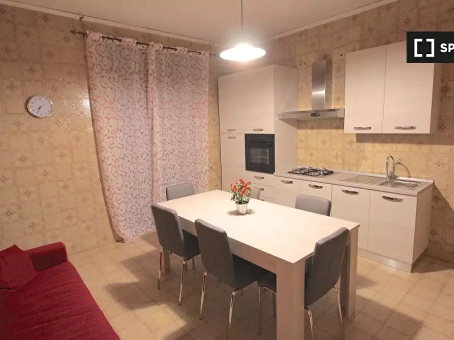 Immagine 3 di Camera condivisa in affitto  in Via Paolo Castaldi e Luigi Sequino a Napoli