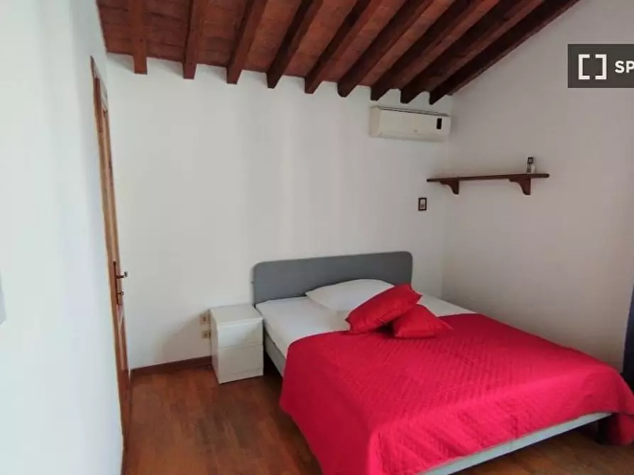 Immagine 2 di Camera condivisa in affitto  in Via Francesco Calzolari a Firenze