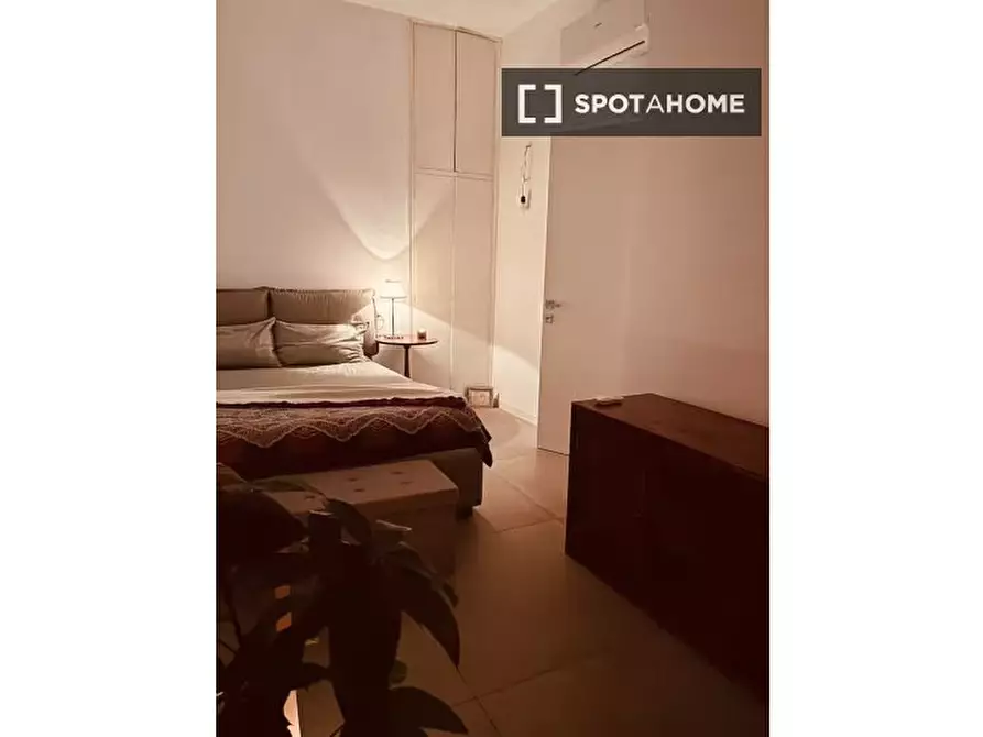 Immagine 2 di Camera condivisa in affitto  in Via Federico Ozanam a Roma