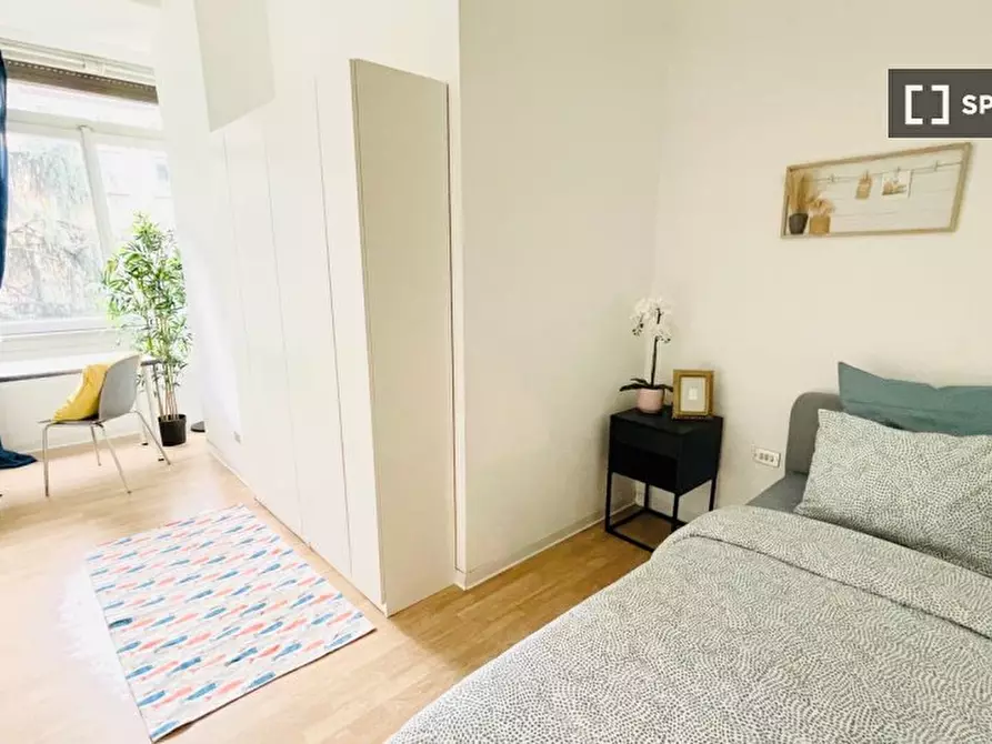 Immagine 3 di Camera condivisa in affitto  in Viale Coni Zugna a Milano