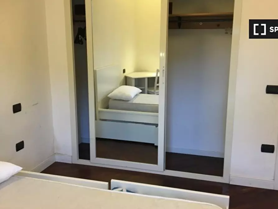 Immagine 12 di Camera condivisa in affitto  in Via Mario Gigante a Napoli