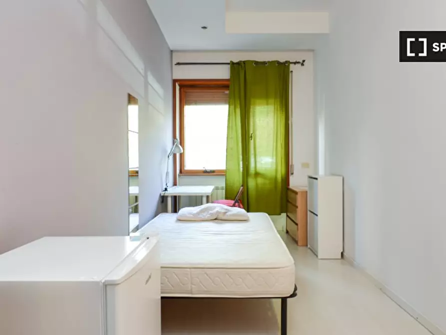 Immagine 8 di Camera condivisa in affitto  in Via Edoardo Jenner, 00151 Roma RM, Italy a Roma