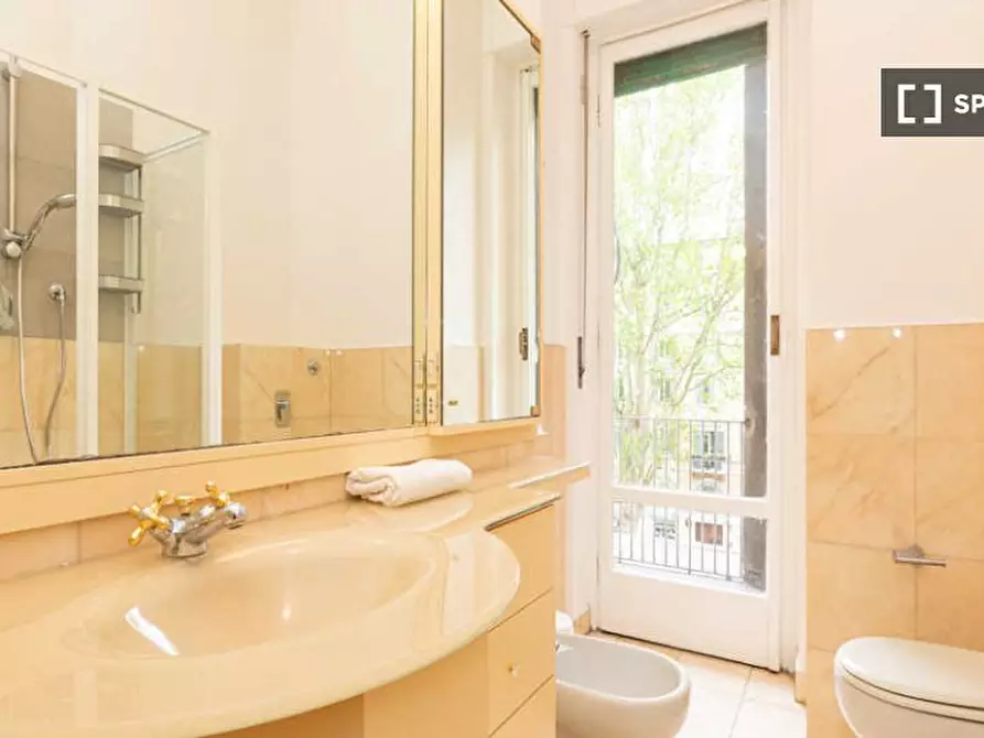 Immagine 15 di Camera condivisa in affitto  in Viale Emilio Caldara a Milano