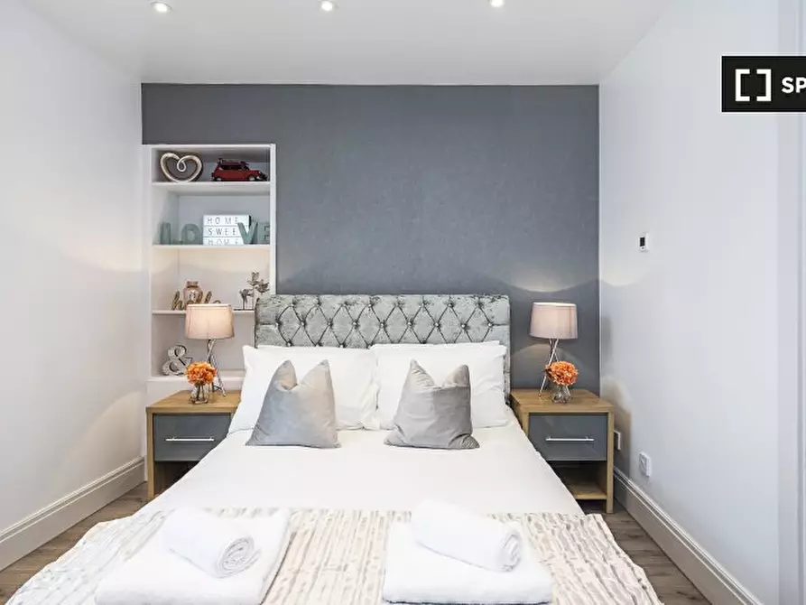 Immagine 12 di Appartamento in affitto  in Kilburn High Rd a Camden Town