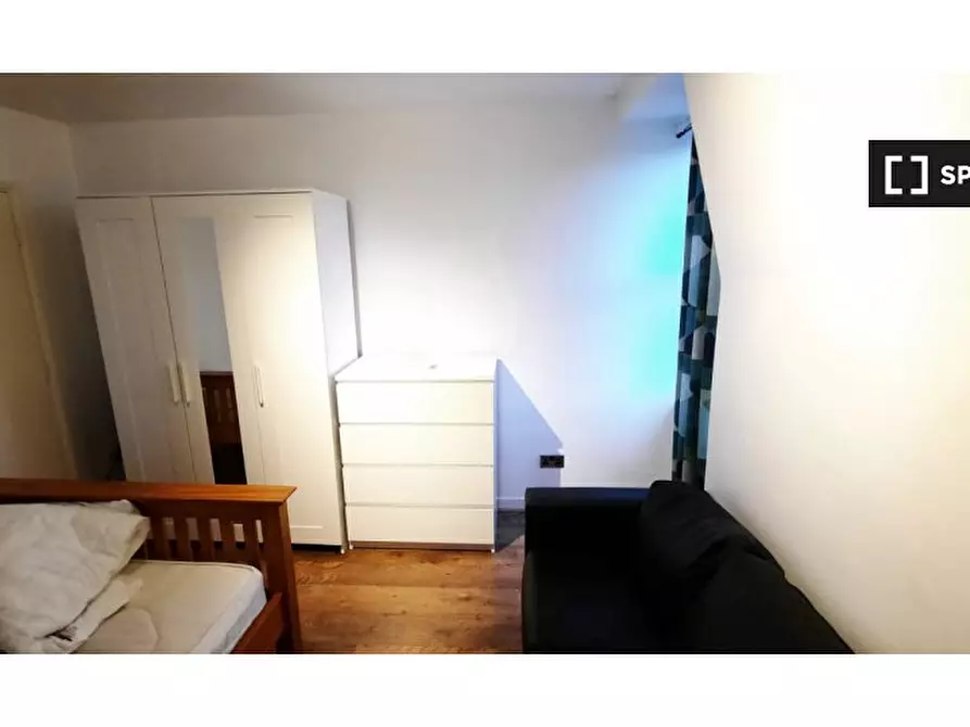 Immagine 1 di Camera condivisa in affitto  in Fulham Ct a Hammersmith