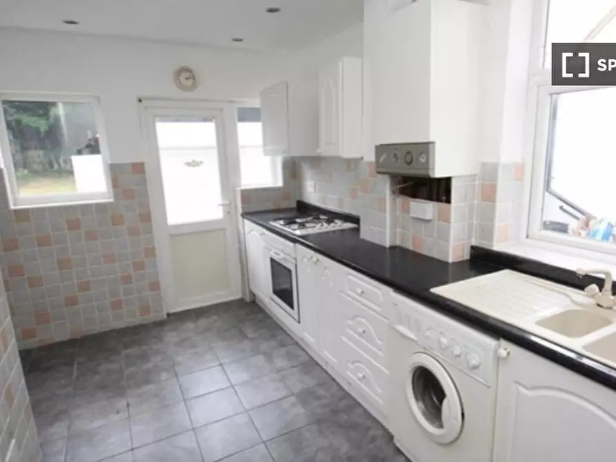 Immagine 4 di Camera condivisa in affitto  in Petts Wood Rd a Bromley
