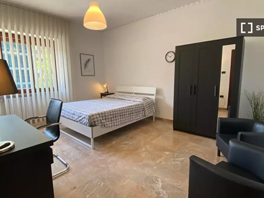 Immagine 17 di Camera condivisa in affitto  in Via Gabriele Jannelli p. T int. 3 a Napoli