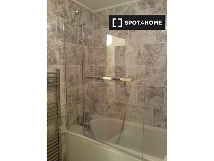 Immagine 14 di Camera condivisa in affitto  in Barnsdale Ave a Poplar