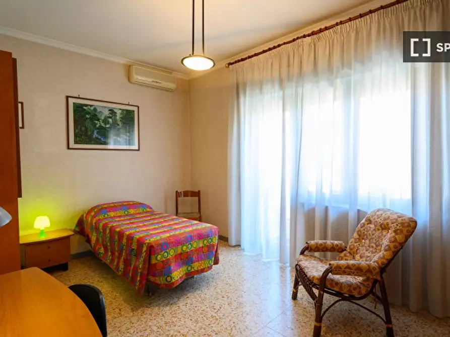 Immagine 1 di Camera condivisa in affitto  in Via delle Robinie a Roma