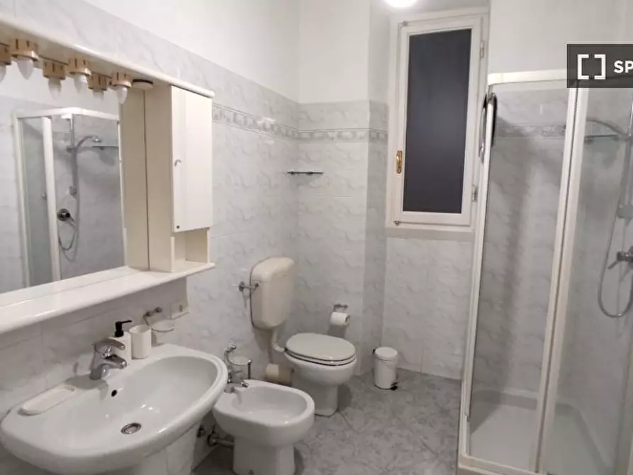 Immagine 8 di Camera condivisa in affitto  in Viale dei Mille a Firenze