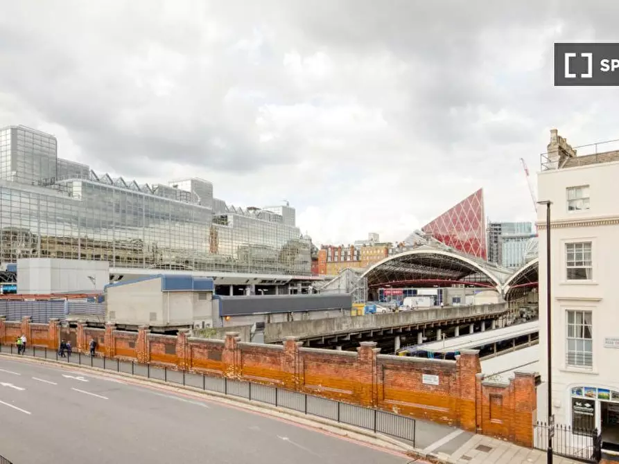 Immagine 6 di Appartamento in affitto  in Hugh St a 