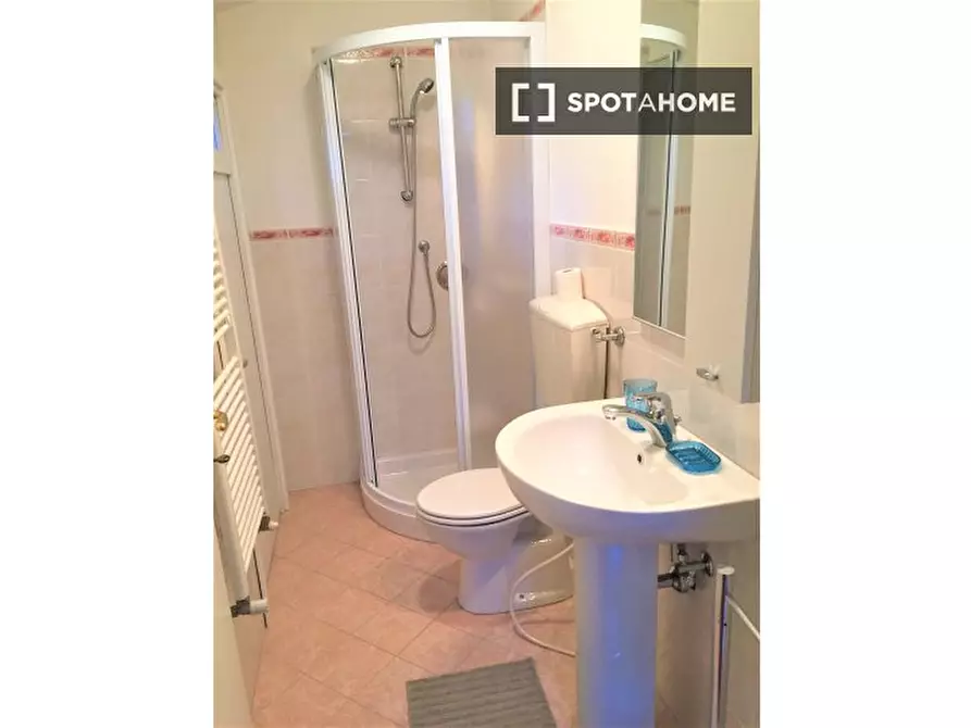 Immagine 16 di Camera condivisa in affitto  in VIA CASTELFIDARDO a Firenze