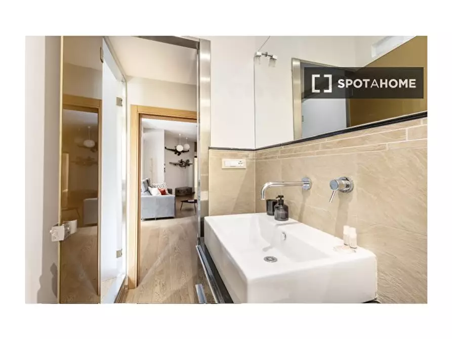 Immagine 5 di Appartamento in affitto  in Via Edoardo Jenner a Roma