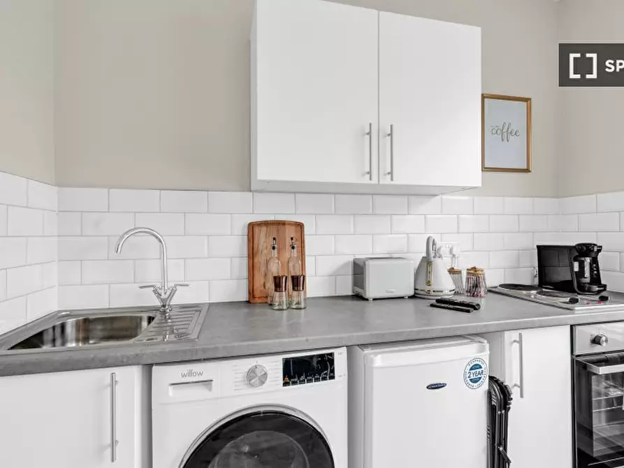 Immagine 3 di Ufficio in affitto  in flat a Tottenham