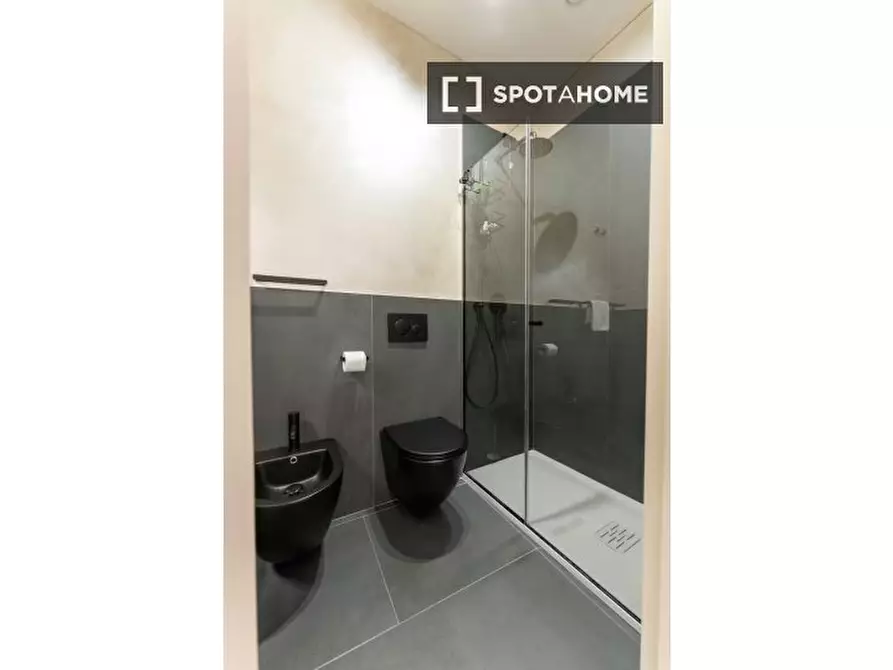 Immagine 12 di Camera condivisa in affitto  in Via Faenza a Firenze