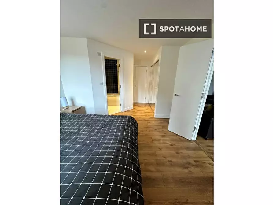 Immagine 7 di Appartamento in affitto  in Commercial Rd a Poplar