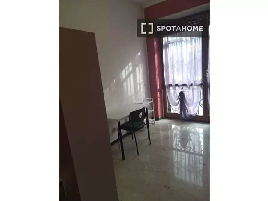 Immagine 3 di Camera condivisa in affitto  in Via Invorio a Torino