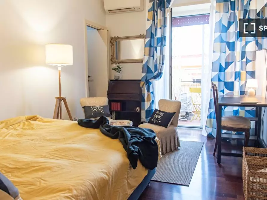 Immagine 5 di Camera condivisa in affitto  in Via Mario Musco a Roma