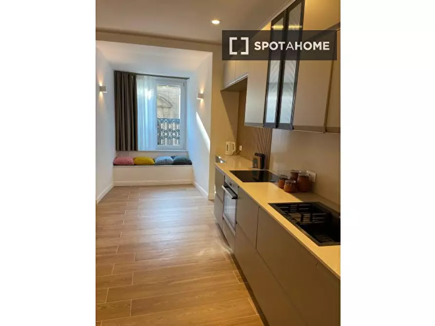 Immagine 1 di Appartamento in affitto  in Via Medina a Napoli