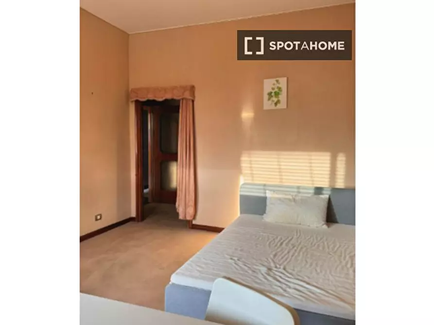 Immagine 2 di Camera condivisa in affitto  in Viale Gran Sasso a Milano