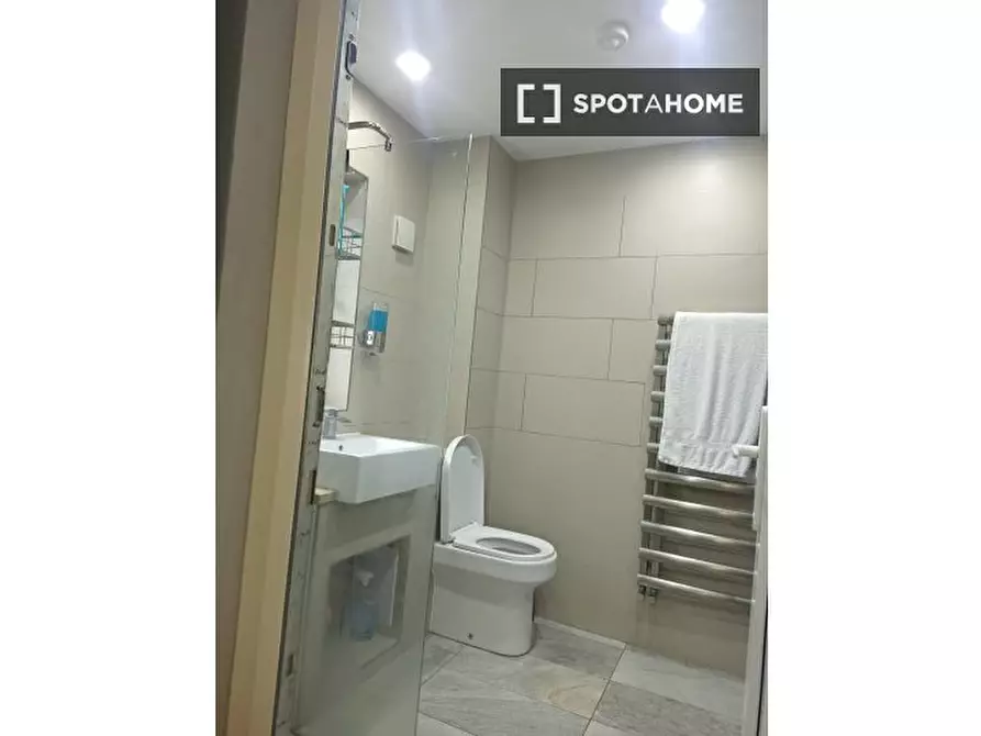 Immagine 4 di Camera condivisa in affitto  in St Leonards Road a Poplar