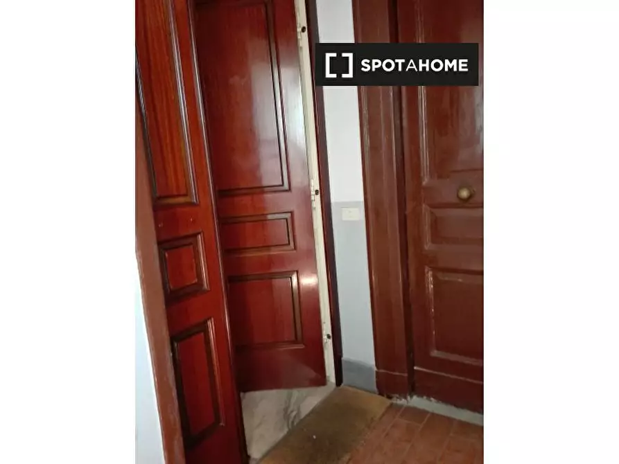 Immagine 11 di Camera condivisa in affitto  in Vico Tarsia a Napoli